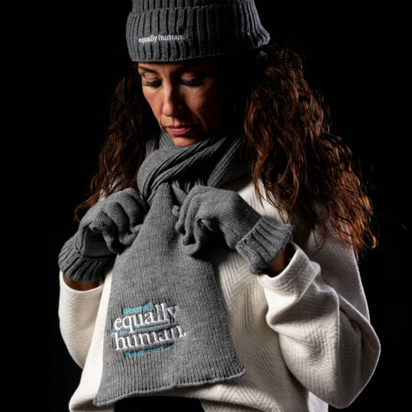 Deluxe Cable Knit Winter Set Thumbnail